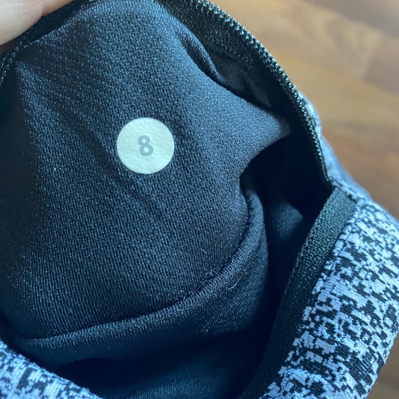 Lululemon Pace Rival Crops - Size 8 - Picture 3 of 3